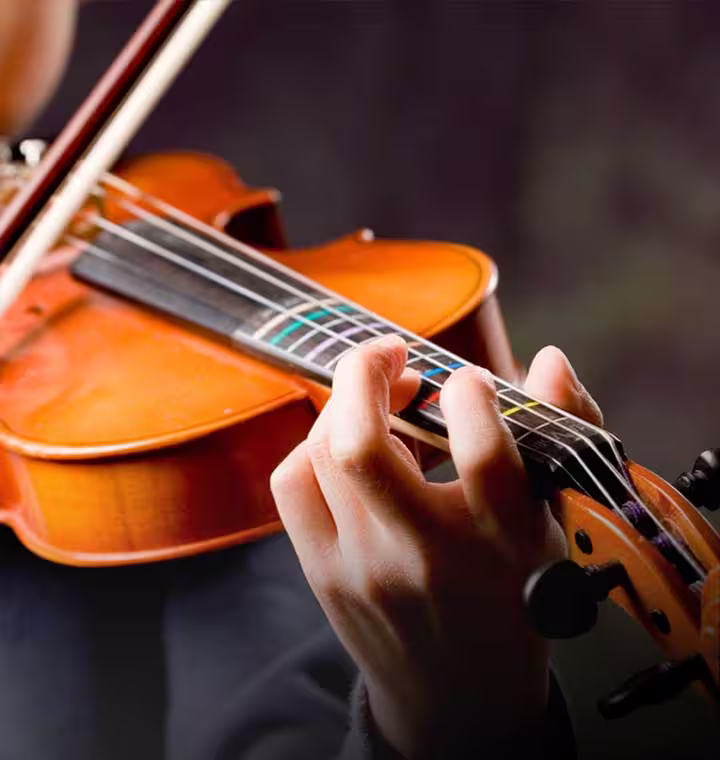 student-playing-a-violin-close-up