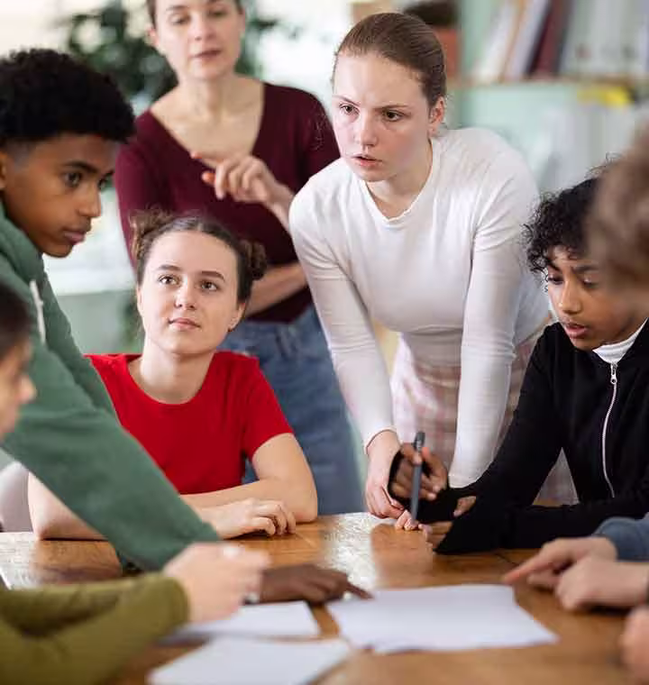 students-gathered-in-discussion